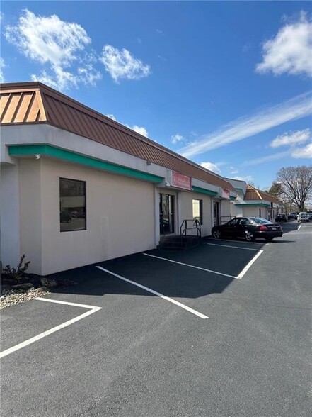 Primary Photo Of 1710 MacArthur Rd, Whitehall Storefront Retail Office For Lease