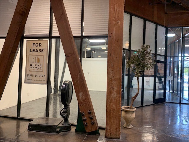 More Photos Of 445 W Weber Ave, Stockton Office For Lease