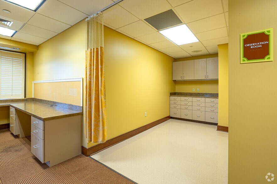 More Photos Of 1315 St Joseph Pky, Houston Office For Sale