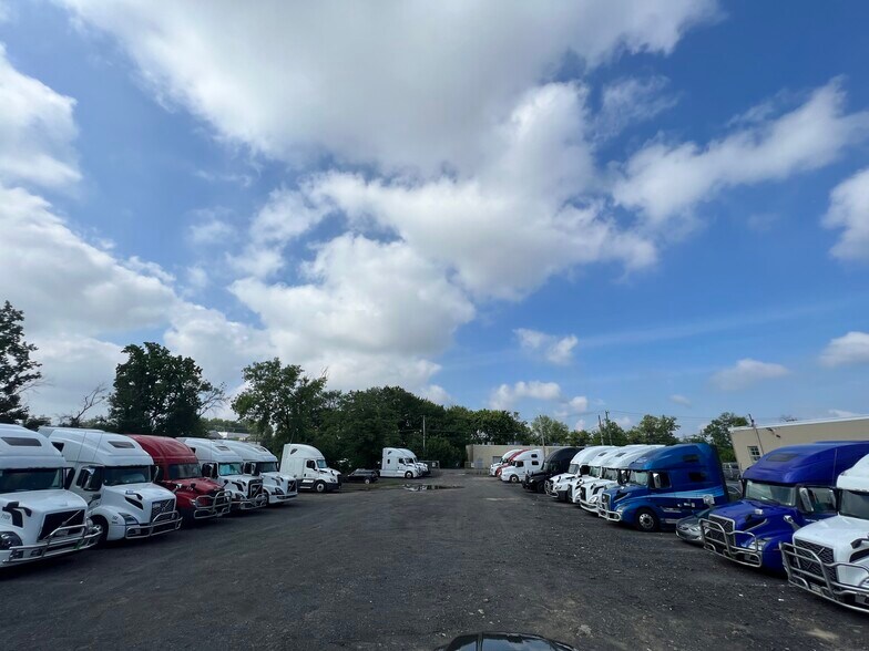 More Photos Of 2067 Bennett, Philadelphia Land For Lease