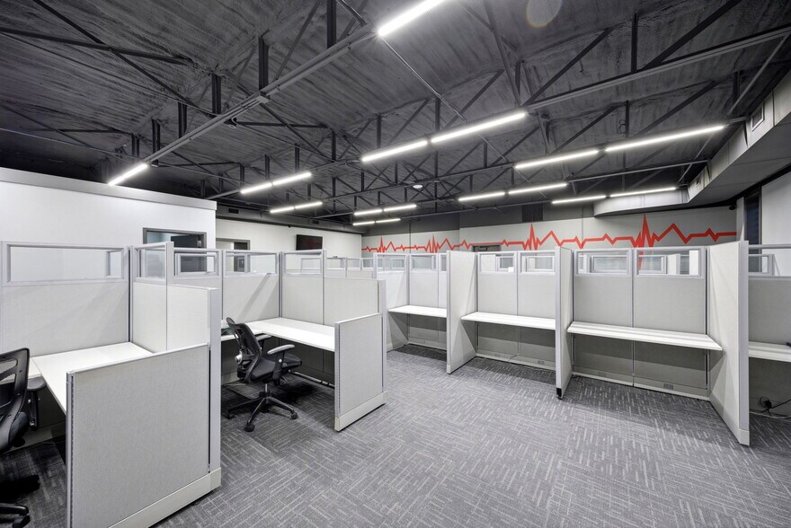 More Photos Of 326 SE Douglas St, Lees Summit Office For Sale