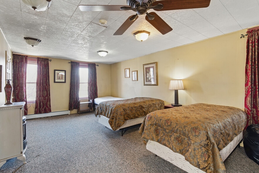 More Photos Of 1880 House Bed & Breakfast, Pulaski Hotel For Sale