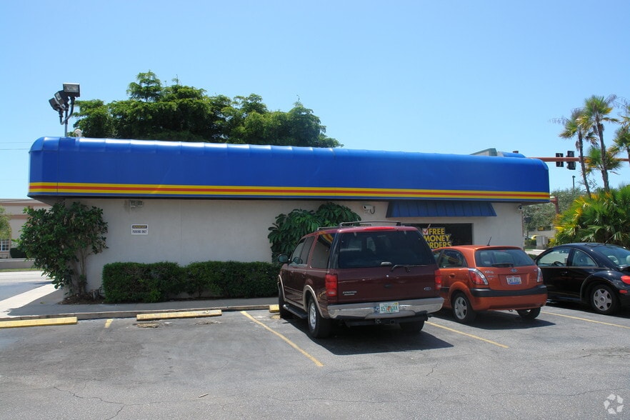 More Photos Of 1155 N Tamiami Trl, Sarasota Freestanding For Lease