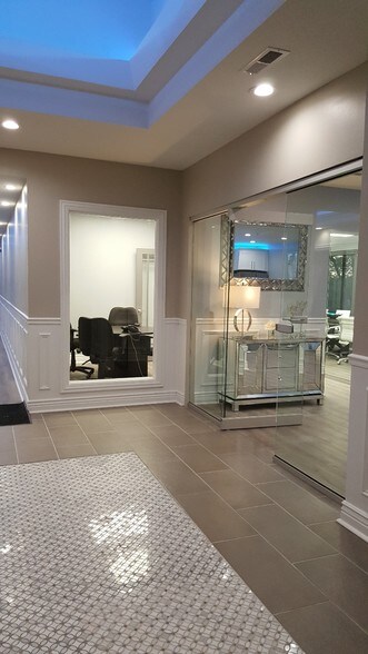 More Photos Of 257 N West Ave, Elmhurst Loft Creative Space For Lease