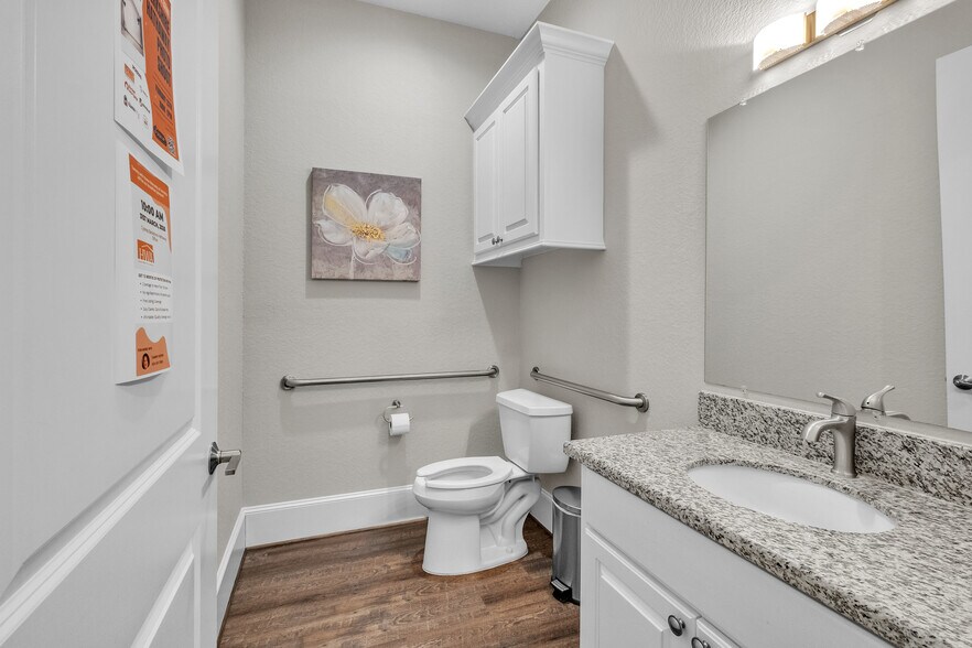 More Photos Of 12262 Queenston Blvd, Houston Unknown For Lease