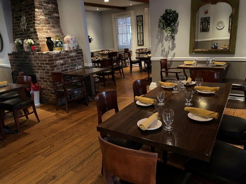 More Photos Of 828 Federal Rd, Brookfield Office For Lease