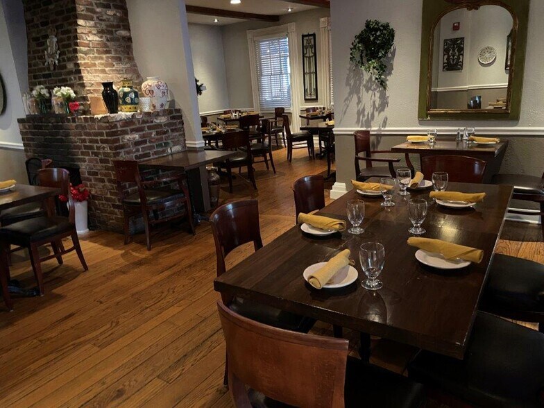 More Photos Of 834 Federal Rd, Brookfield General Retail For Lease