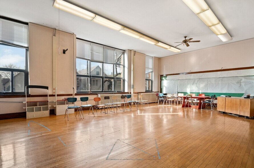 More Photos Of 8231 S South Shore Dr, Chicago Schools For Sale