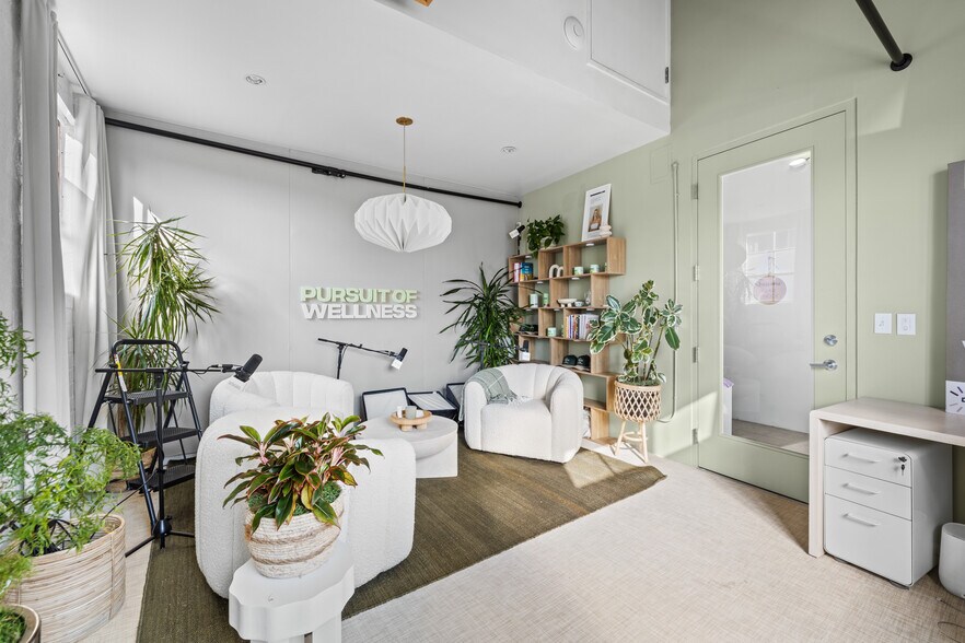 More Photos Of 523 Victoria Ave, Venice Loft Creative Space For Lease