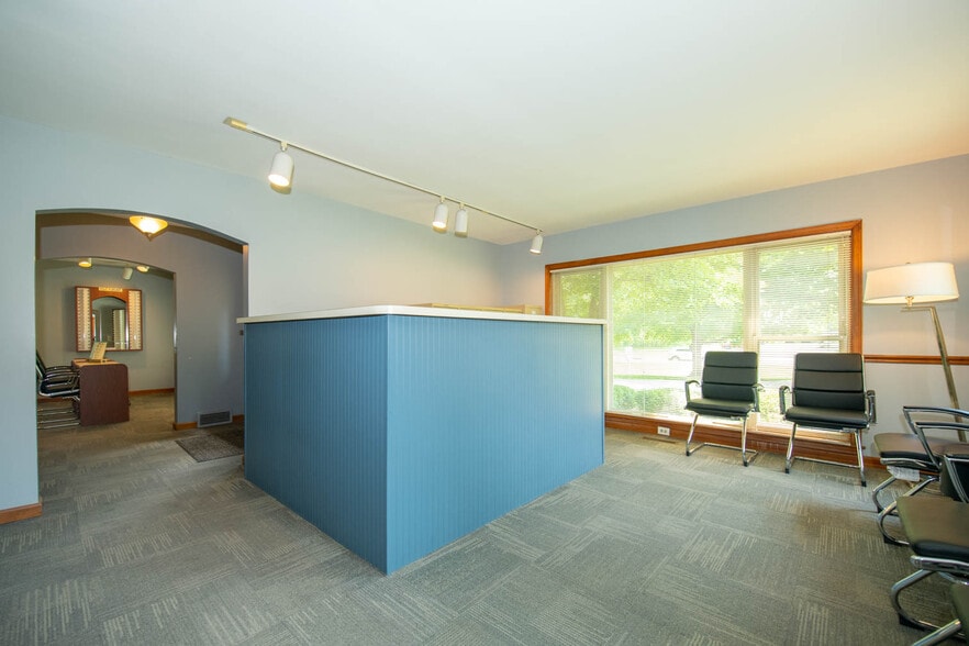 More Photos Of 950 W Jefferson St, Franklin Medical For Lease