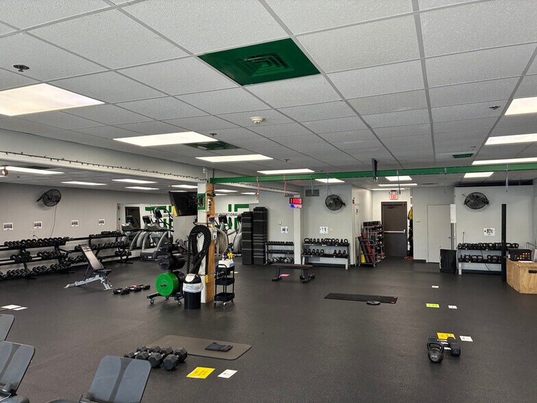 More Photos Of 1406 Main St, Holden Storefront Retail Office For Lease