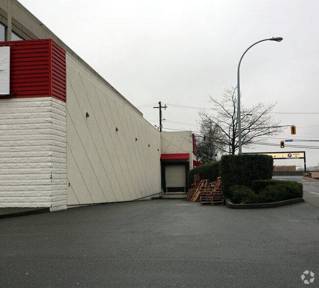More Photos Of 780 Tolmie Ave, Victoria Storefront Retail Office For Lease