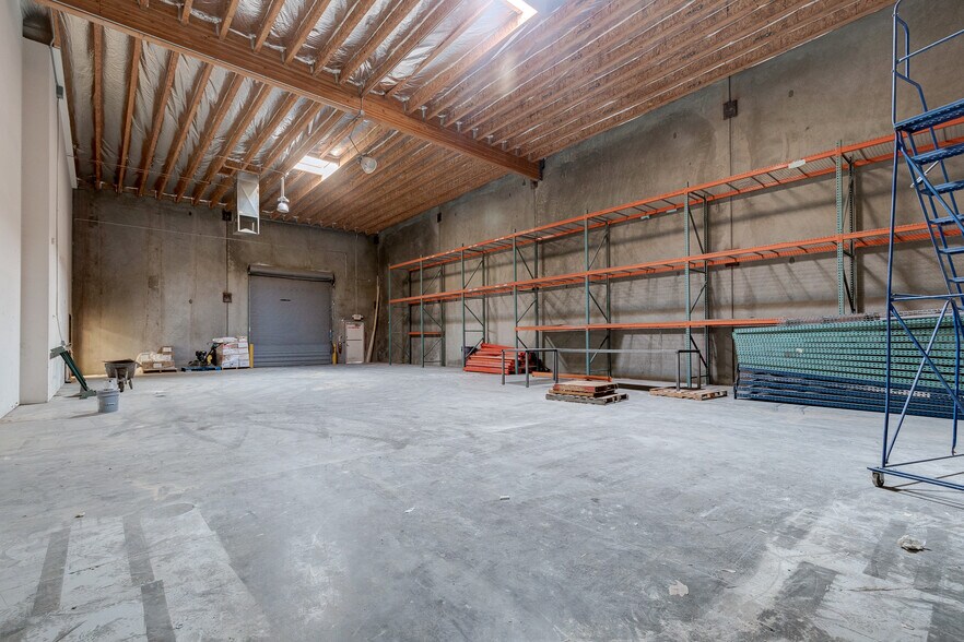 More Photos Of 4367 W Sunset Rd, Las Vegas Warehouse For Sale