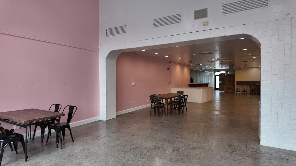 More Photos Of 529-531 4th St, Santa Rosa Storefront For Lease