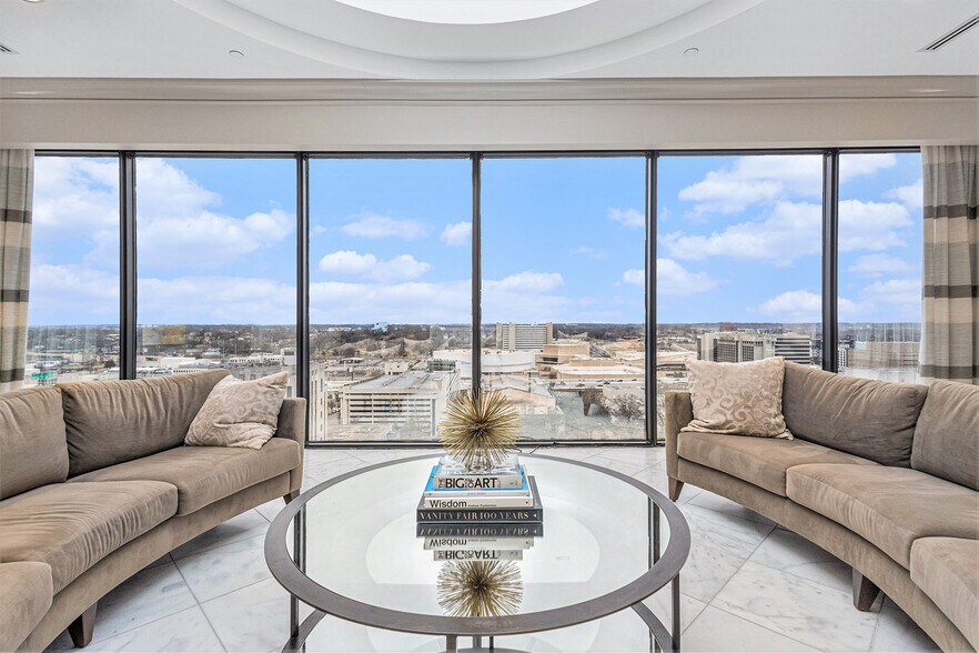 More Photos Of 2001 Park Pl, Birmingham Office For Lease