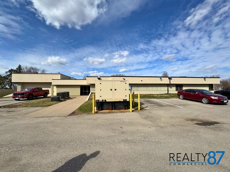 More Photos Of 3601 42nd St NE, Cedar Rapids Medical For Sale