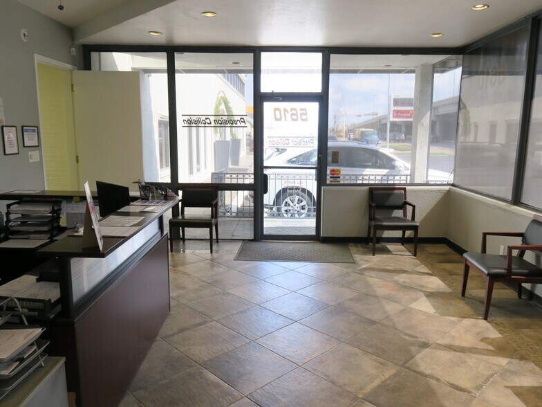 More Photos Of 5610-5613 Southwest Fwy, Houston Flex For Lease