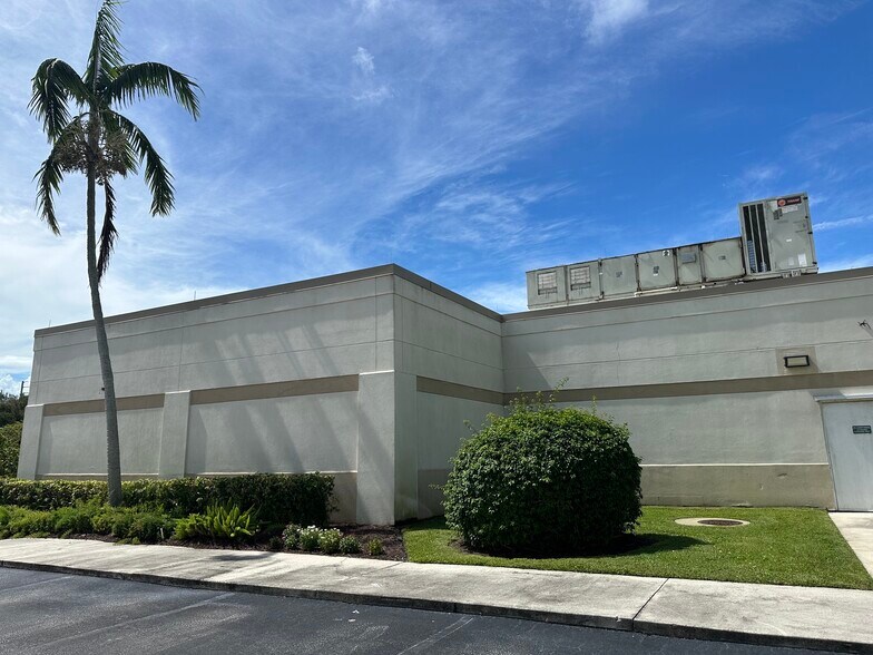 More Photos Of 1310 SE West Star Ave, Port Saint Lucie Hospital For Lease