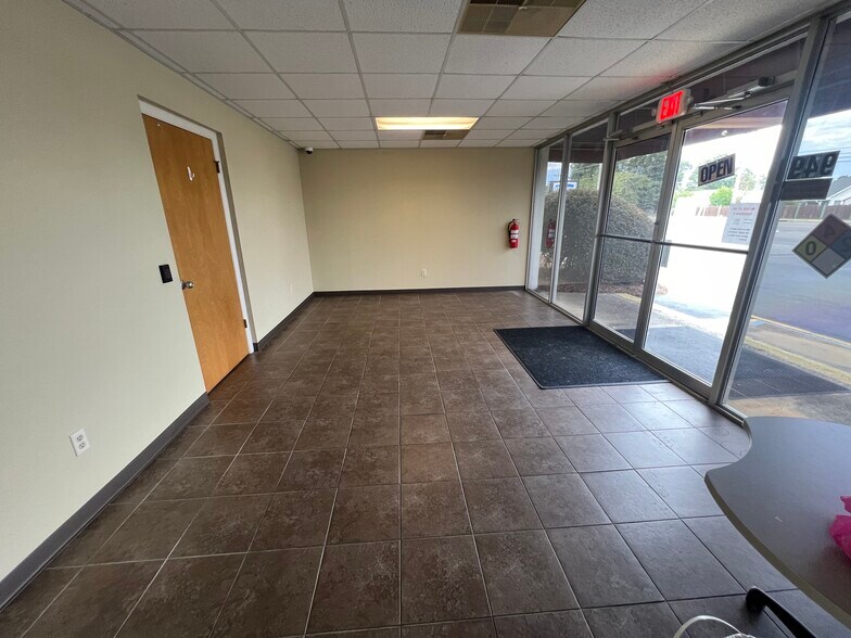 More Photos Of 949 Carl Vison Parkway, Centerville Light Distribution For Lease