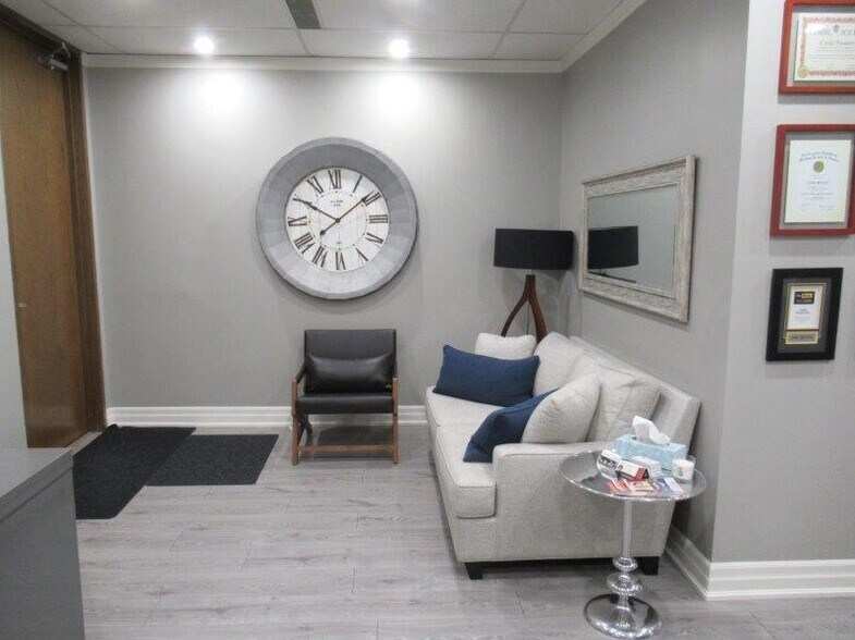 More Photos Of 120 Carlton St, Toronto Office For Sale