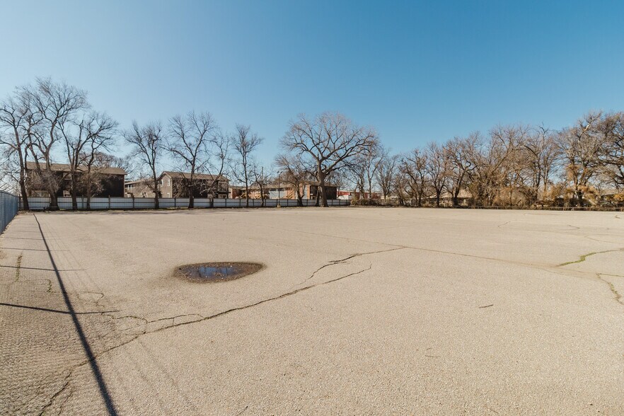 More Photos Of 3101 S Broadway St, Wichita Freestanding For Sale