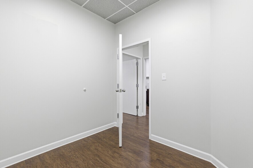More Photos Of 104-176 Cude Ln, Madison Medical For Lease