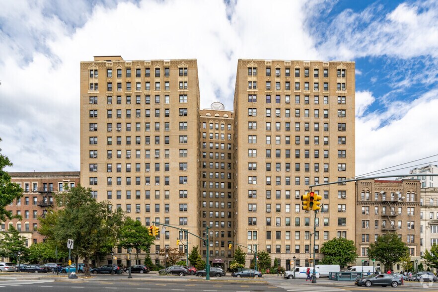 Primary Photo Of 135 Eastern Pkwy, Brooklyn Apartments For Lease