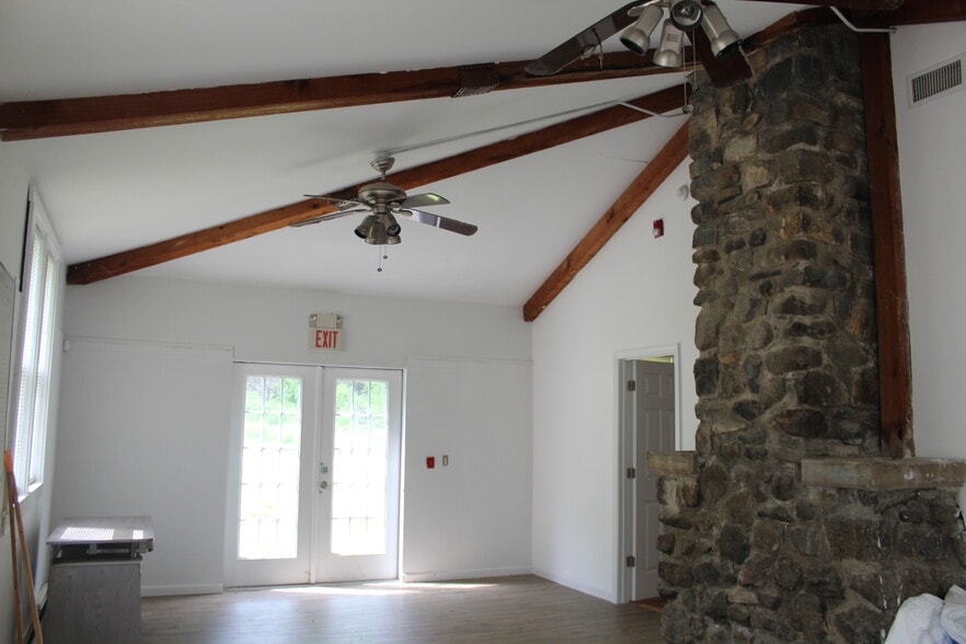More Photos Of 642-650 N Liberty Dr, Tomkins Cove Office For Lease