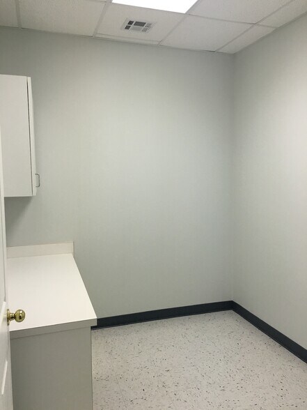 More Photos Of 4780-4782 Woodmere Blvd, Montgomery Medical For Lease