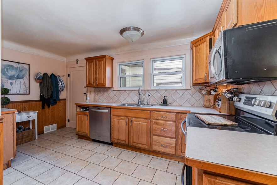 More Photos Of 2117 S River Rd, Bay City Apartments For Sale