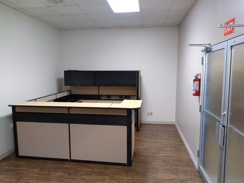 More Photos Of 101 Uhland Rd, San Marcos Research And Development For Lease