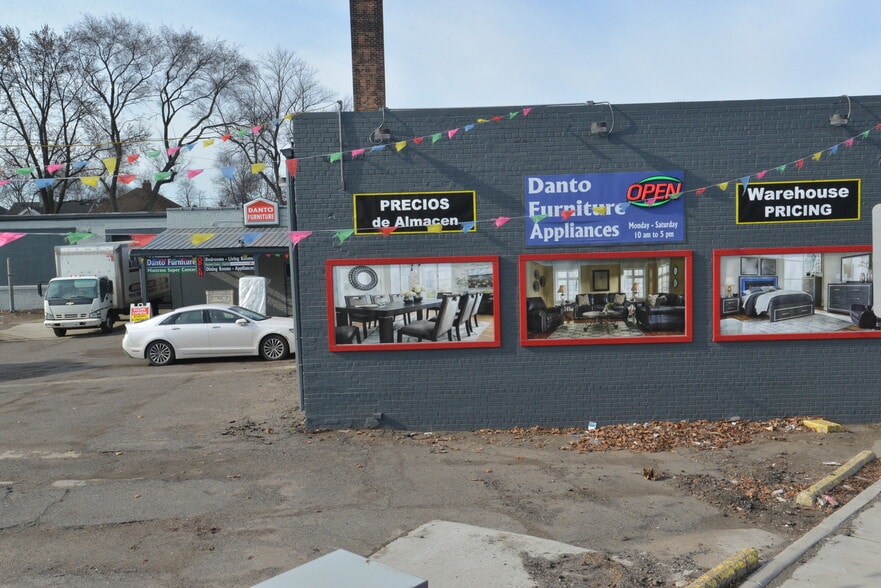 More Photos Of 7741 Dix St, Detroit Showroom For Sale