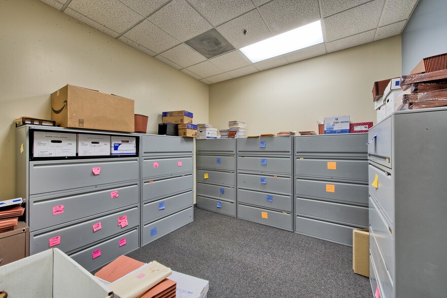 More Photos Of 11840 Pierce St, Riverside Office For Lease