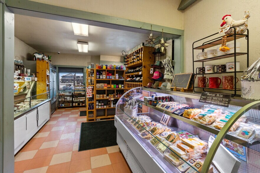 More Photos Of 6410 Jackrabbit Ln, Belgrade Storefront For Sale