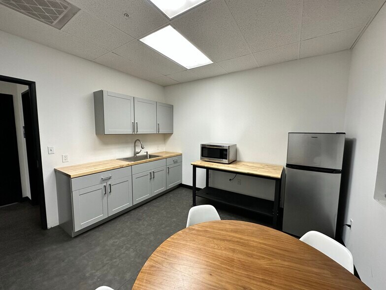 More Photos Of 4535 Statz St, North Las Vegas Warehouse For Lease