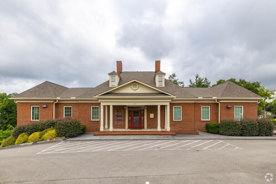 Primary Photo Of 535 W Lamar Alexander Pky, Maryville Coworking Space