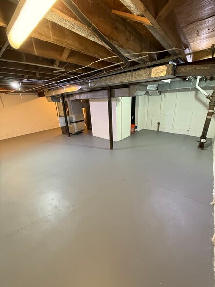 More Photos Of 5682 State Rd, Parma Storefront Retail Residential For Lease