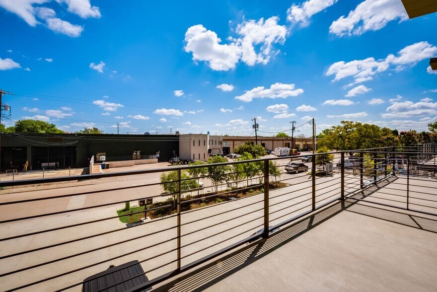 More Photos Of 4763 Algiers St, Dallas Loft Creative Space For Sale