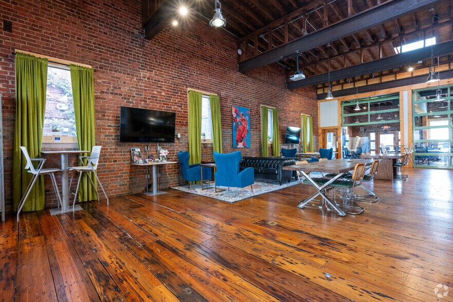 More Photos Of 111 W Lewis St, Greensboro Office For Lease
