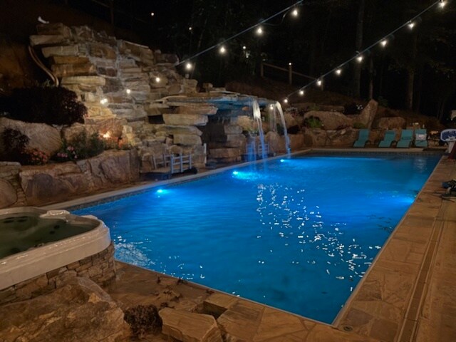 Primary Photo Of 2003 Bend of the Riv, Hiawassee Specialty For Sale