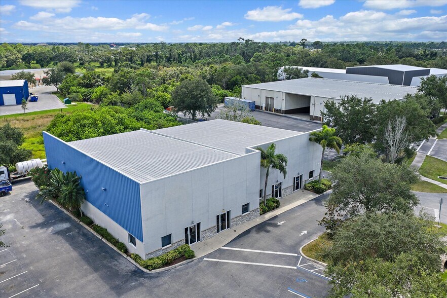 More Photos Of 1501 Sarasota Center Blvd, Sarasota Warehouse For Lease