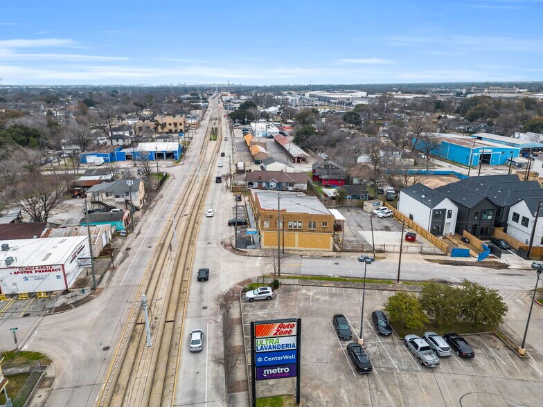 More Photos Of 5208 Harrisburg Blvd, Houston Storefront For Lease