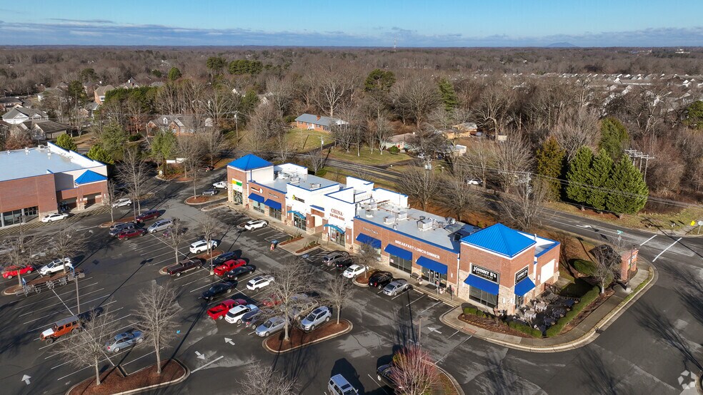 More Photos Of 2516-2522 Somerset Center Dr, Winston-Salem General Retail For Lease
