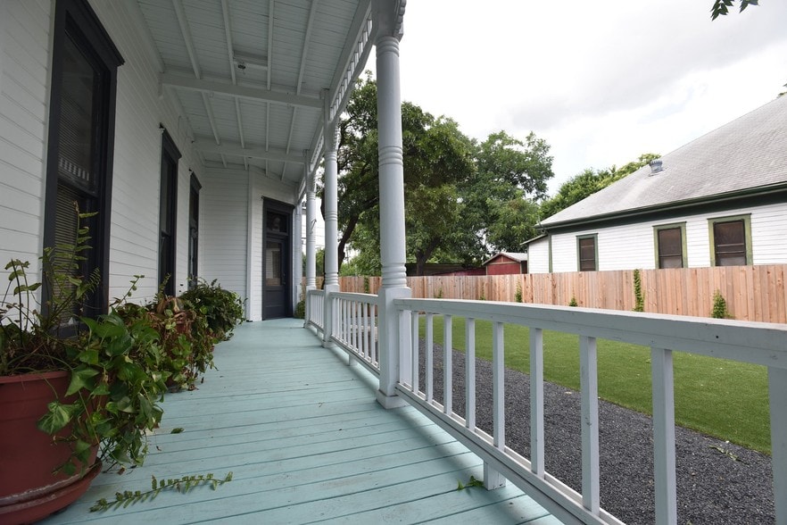 More Photos Of 1000 E Cesar Chavez St, Austin Loft Creative Space For Lease