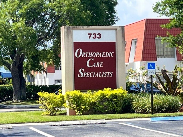 More Photos Of 733 Us-1, North Palm Beach Medical For Sale