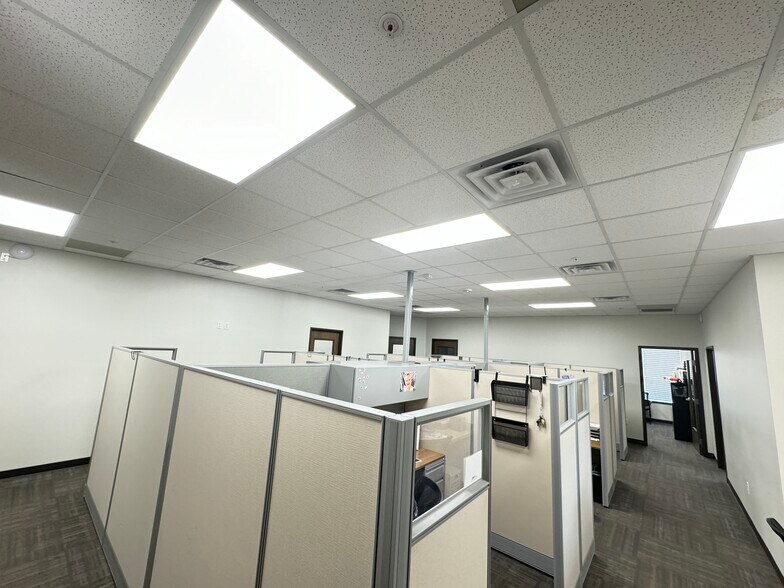 More Photos Of 1011 Surrey Ln, Flower Mound Office For Lease