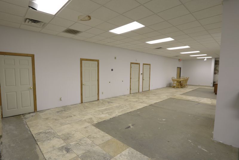 More Photos Of 107 Ben Hamby Ln, Greenville Light Distribution For Lease