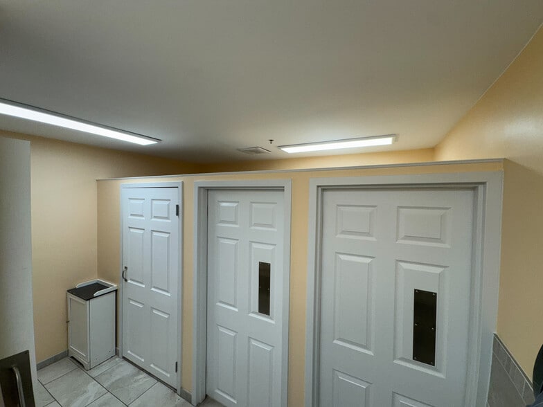 More Photos Of 901 9th St N, Great Falls Showroom For Sale