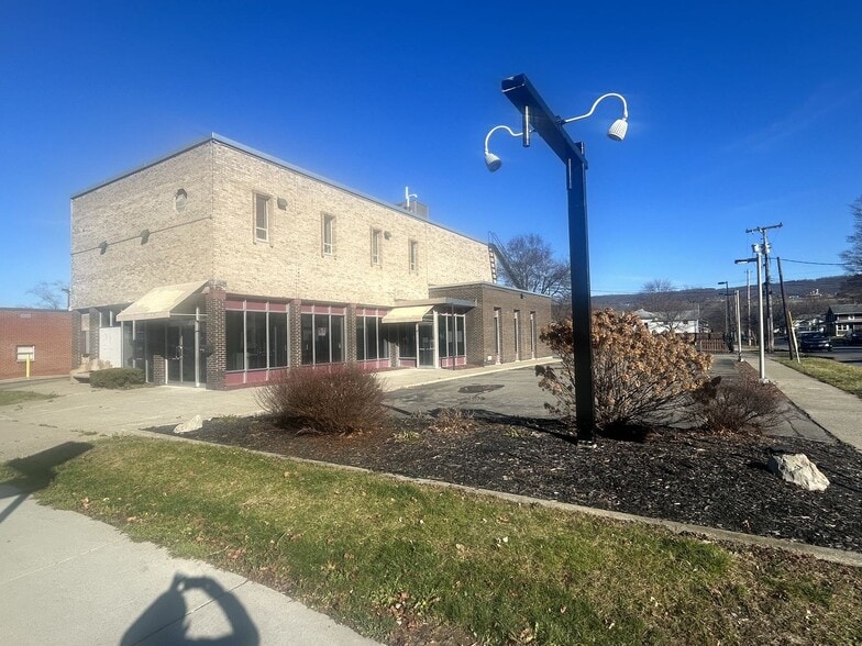 More Photos Of 712 N Franklin St, Watkins Glen Bank For Lease