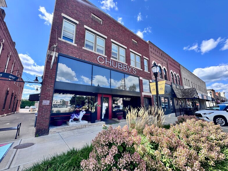 More Photos Of 2 W Side Sq, Macomb Restaurant For Sale